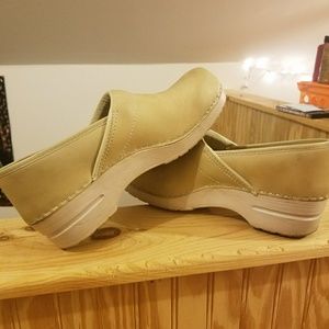 Dansko Clogs Women's size 10